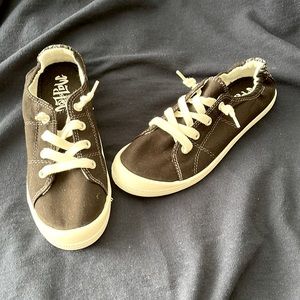 Brand new Mad Love black/ white tennis shoes size 7